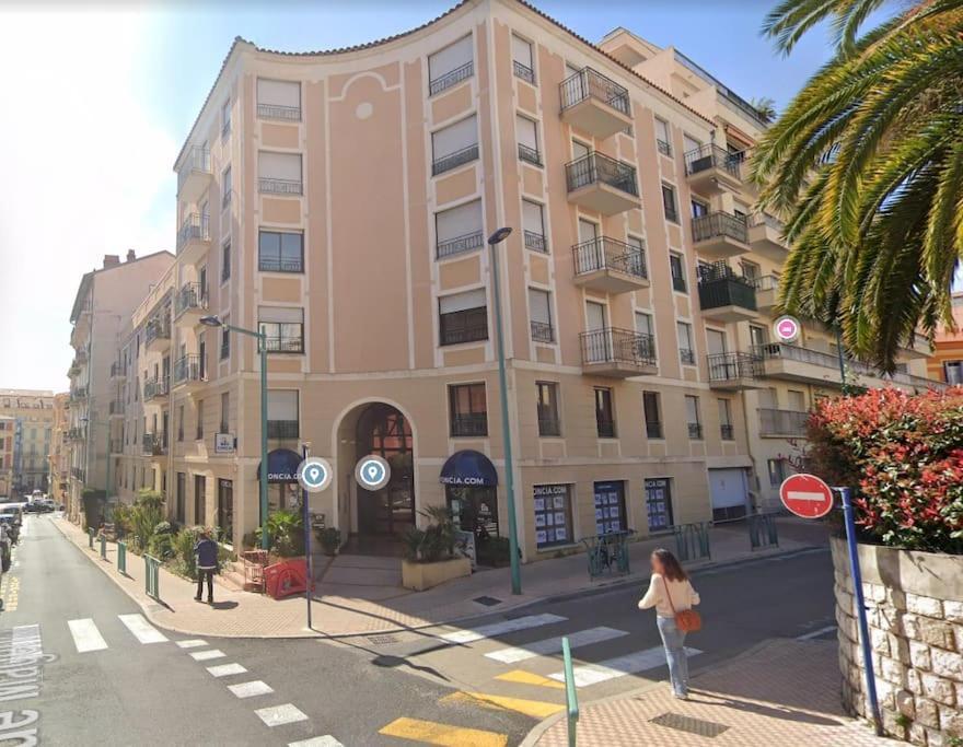 Menton Carre D'Or - Private Garage Apartment Bagian luar foto